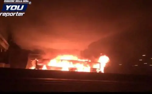 Tragico schianto del bus in autostrada