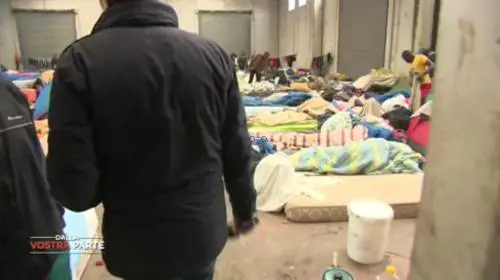 Immigrati aggrediscono la troupe di "Dalla vostra parte"