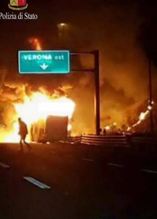 Schianto pullman, il professore eroe che ha salvato i suoi ragazzi