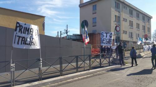 Roma, proteste da Lega e Fdi: "No ai profughi al Ferrhotel"