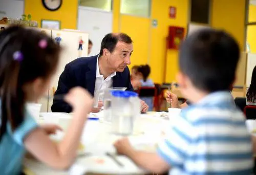 "Asili, sosta, ticket e welfare. Sala fa cassa con i più deboli"