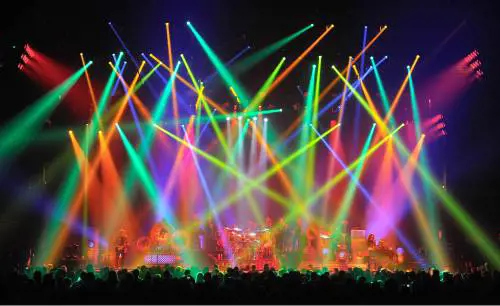 Come funziona il business dei bagarini dei concerti