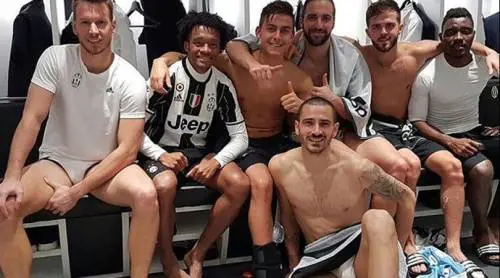 "Hai pestato la maglia" I laziali contro Pjanic