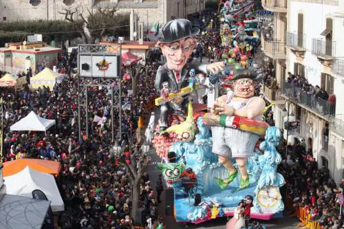 Putignano: se il carnevale vuoi guardare, il biglietto devi pagare