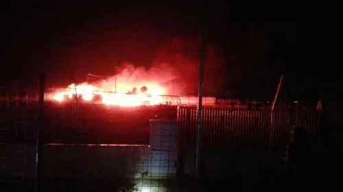 Foggia, incendio nella tendopoli degli immigrati