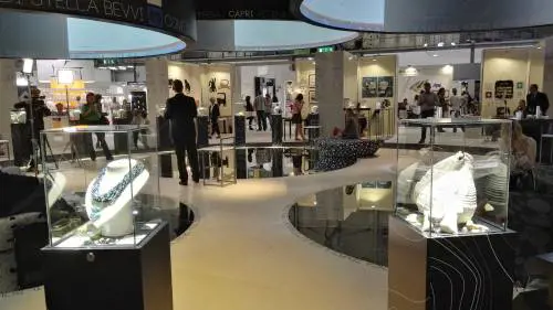 Gioielli a bijoux, da Piazza Duomo alla mostra "Scatenata"