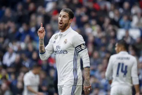 La scelta del Real Madrid, via la croce dallo stemma per non turbare i tifosi arabi