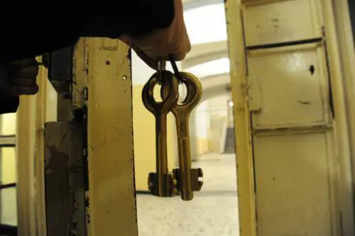 Isolamento per minori nelle carceri della Gran Bretagna: è scandalo
