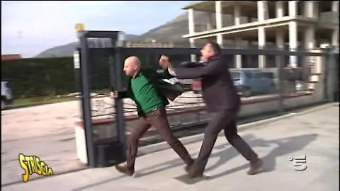 Striscia La Notizia, aggredito Luca Abete