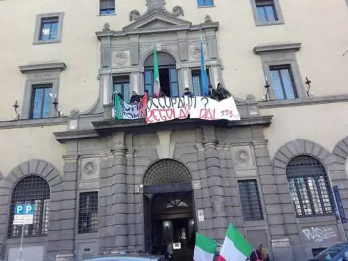 Estrema destra contro gli sfratti: "Noi regolari da 753 anni prima di Cristo"