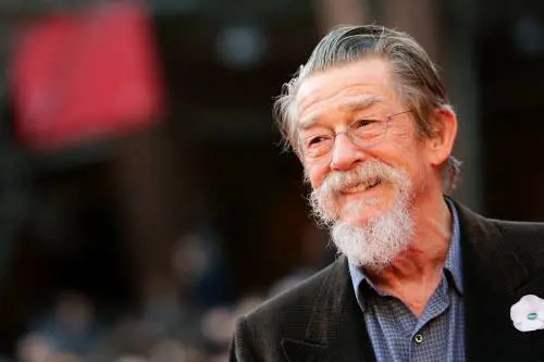 Morto a 77 anni l'attore John Hurt, star di Alien e Harry Potter