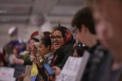 Proteste negli aeroporti contro Trump: "No al bando dei musulmani"