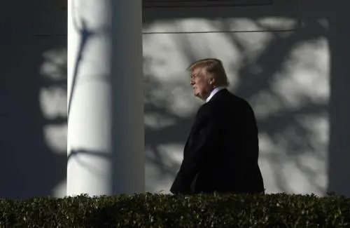 Trump: "Servono controlli sui migranti. Guardate i pasticci in Europa"