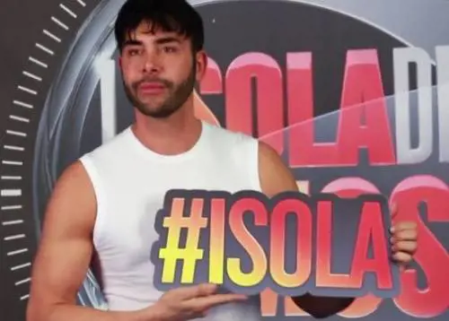 Isola dei Famosi, il legale di Urtis: "È un chirurgo plastico. Faremo causa a chi lo nega"