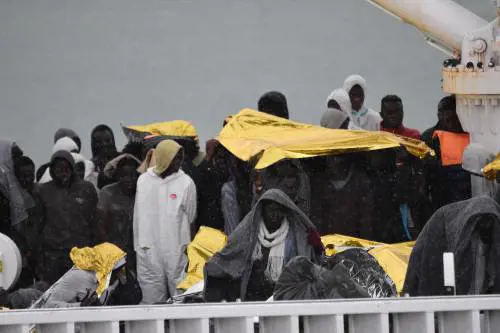 "Migranti costati 54 milioni". Ospitalità ridotta a una notte