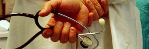 Curò un tumore con erbe e psicologia: condannato medico seguace di Hamer