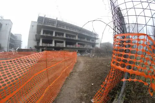 Sgomberate in via Antegnati le cinque torri della droga