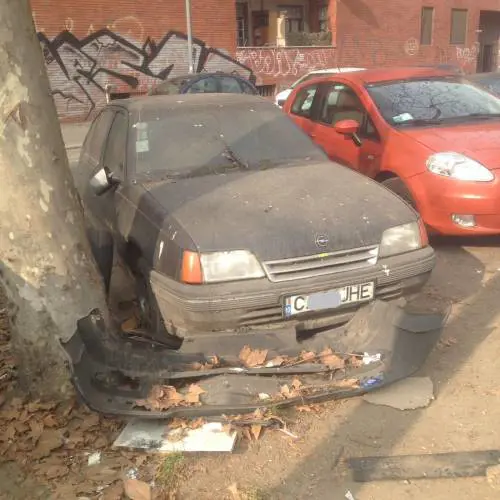 A Milano 20mila auto abbandonate. Il racket dei prestanome