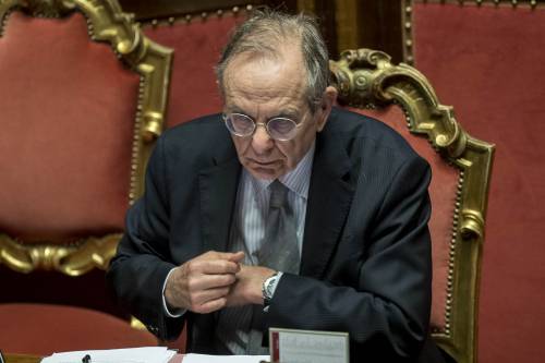 Padoan si piega a Bruxelles: arriva la stangata di primavera