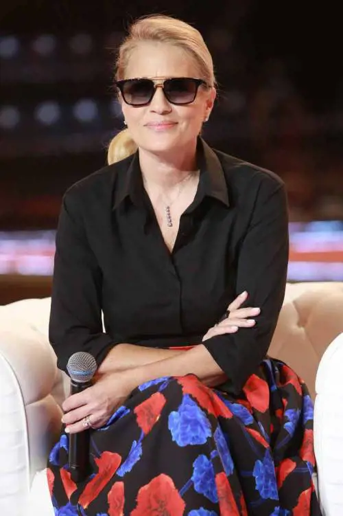Heather Parisi: "Alcuni genitori vedono poco i figli perché sono pigri". E scoppia la bufera
