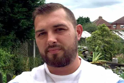 Violenta una donna e istiga il cane ad abusare di lei