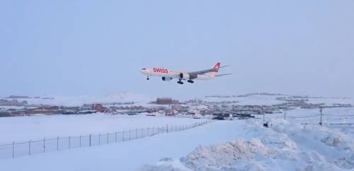 Il Boeing della Swiss è in avaria. E atterra sul ghiaccio del Polo Nord