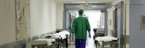 Aborto, il Lazio assume medici non obiettori: "Rischio licenziamento se dovessero rifiutarsi"