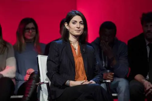 La Raggi a Casaleggio jr: "Marra e Romeo? Onesti e trasparenti"