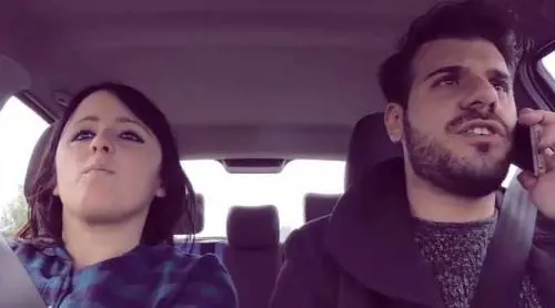 Quando la tua ragazza è una maniaca della sicurezza: lo spot sulla guida che diventa virale 