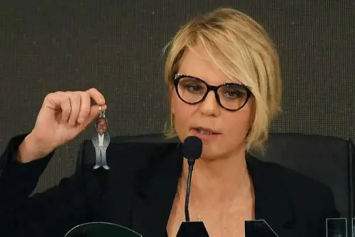 Sanremo, Maria De Filippi, febbre superata: sul palco dell'Ariston