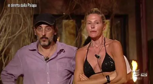 Isola dei Famosi, la gaffe di Massimo Ceccherini: "Sembri un trans"