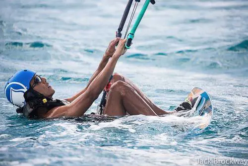 Dopo 8 anni al comando, ora Obama se la spassa sul kitesurf