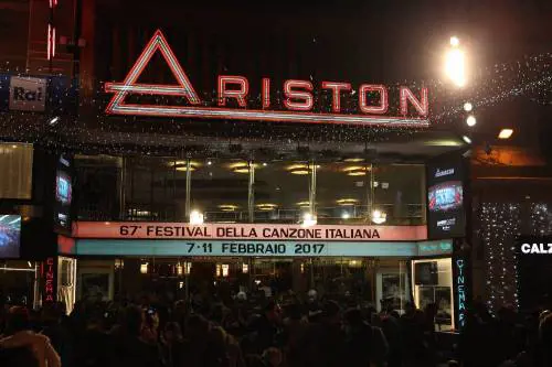 Si finge "pupillo" di Zavoli per avere l'accredito Rai per il Festival di Sanremo