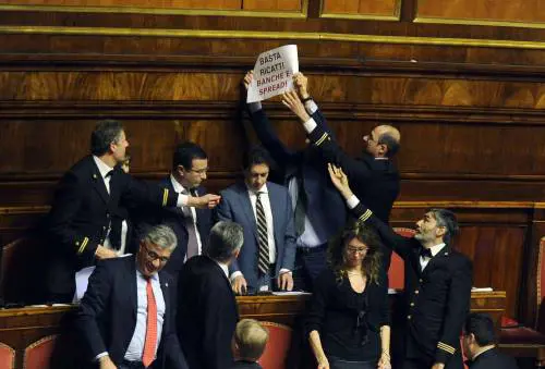 Salva banche, ok del Senato. La palla passa alla Camera