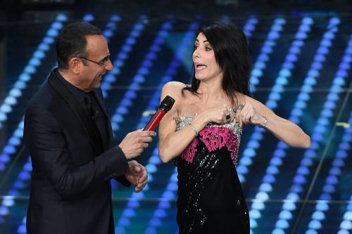 Sanremo, la mossa sexy di Giorgia ​per evitare che il vestito scivoli via