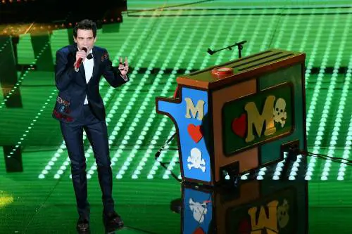 Mika, giovani e i duetti "cover": la terza serata del Festival