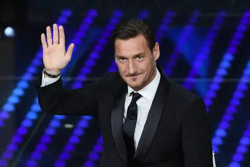 Totti dona l'intero cachet di Sanremo in beneficenza