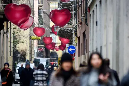 Il mini-tour dell'amore nei luoghi di Milano rossi d'insolita passione