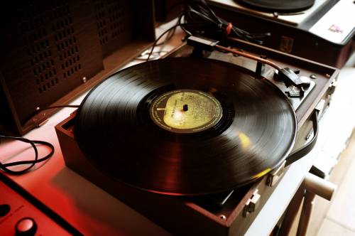 Il mercatino del disco si sposta al bar