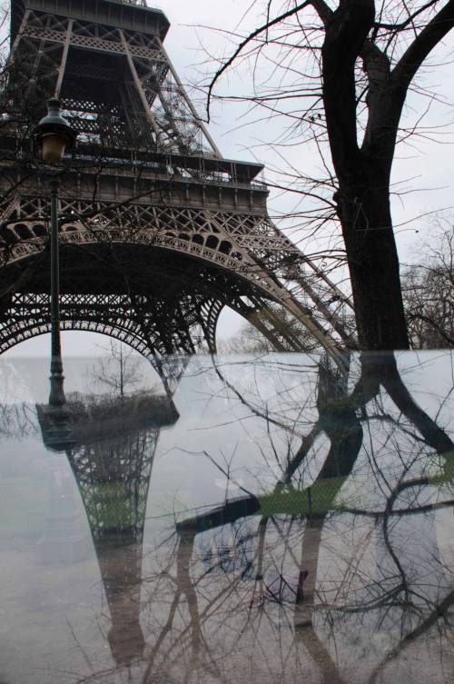 La parete di vetro anti-terrorismo intorno alla Tour Eiffel
