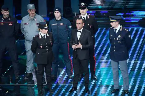 Il carabiniere all'Ariston: "Serve solo passione, ordini non portano da nessuna parte"