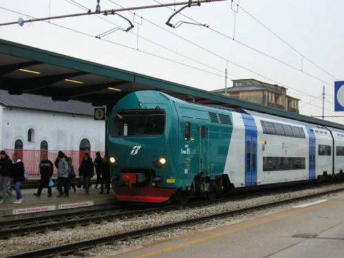 Aggredito sul treno dei pendolari a Roma