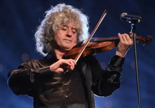 "Cosa penso della musica d'oggi? Niente". Branduardi in concerto con il suo folk
