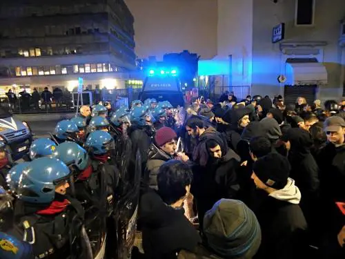 Milano, tensioni al convegno sulle foibe