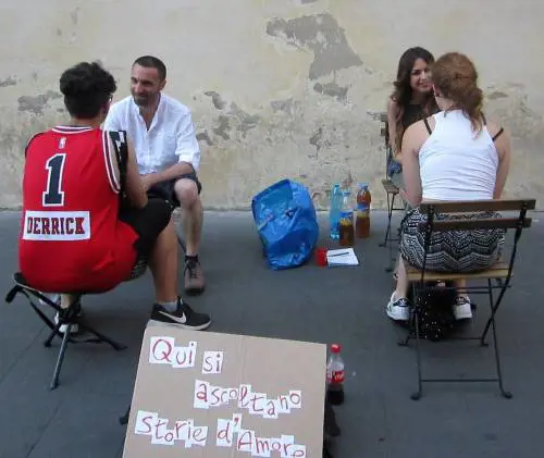 L'uomo che ascolta (gratis) le storie d'amore degli altri