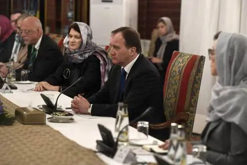 Svezia femminista con Trump ma sottomessa al velo islamico in Iran