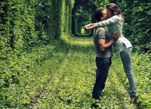 Ucraina, ecco il tunnel dell'amore immerso nel verde della natura