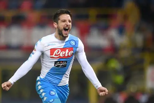 Dries Mertens esulta dopo aver realizzato un gol