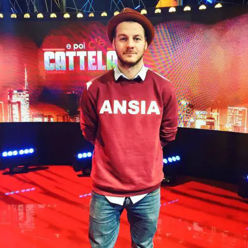 "Ogni notte uno show per scherzare su social, divi e politici"