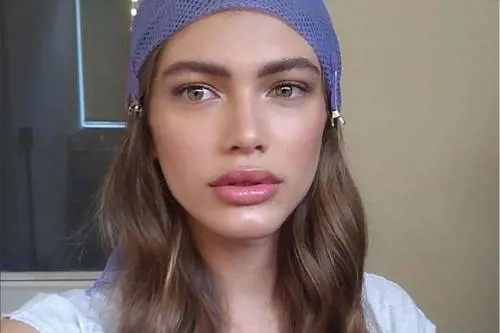 Valentina Sampaio, prima trans sulla copertina di Vogue